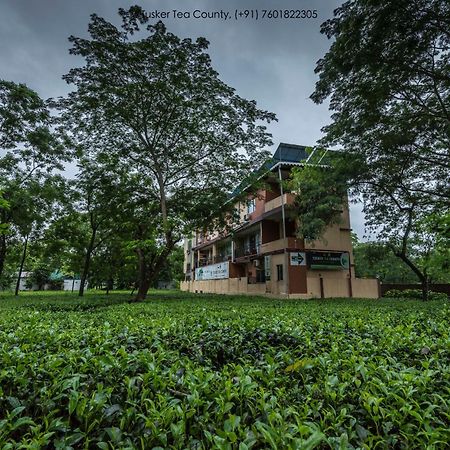 Tusker Tea County Hotell Chālsa Eksteriør bilde