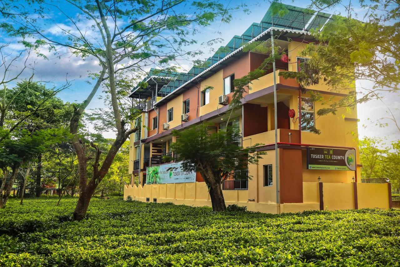Tusker Tea County Hotell Chālsa Eksteriør bilde