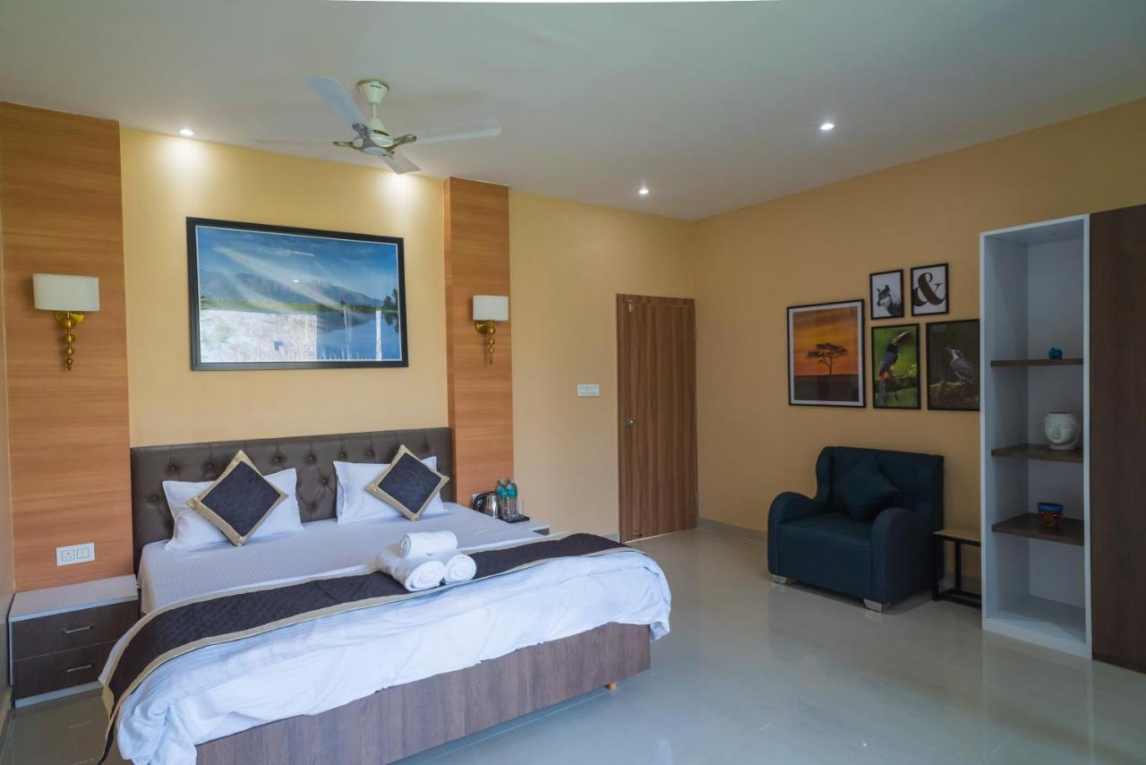 Tusker Tea County Hotell Chālsa Eksteriør bilde