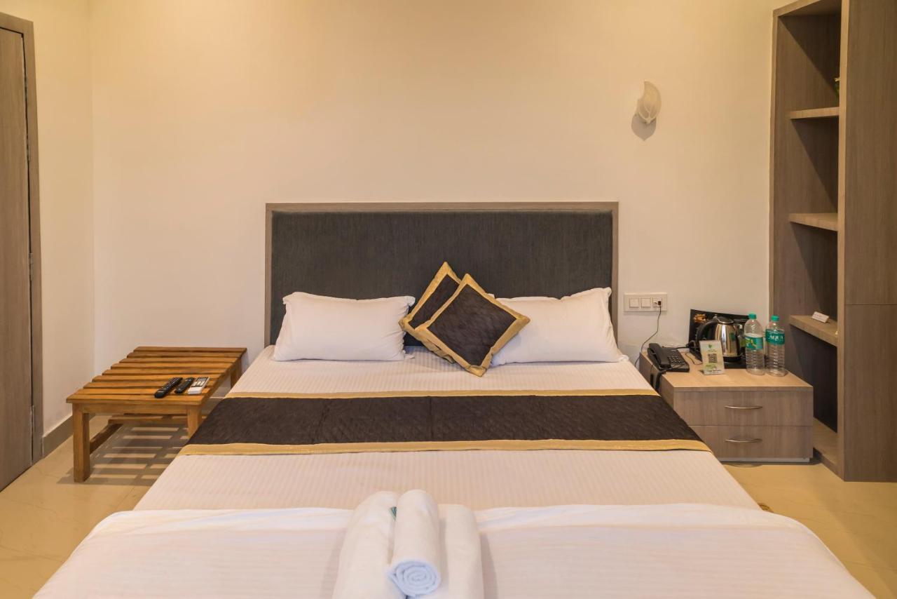 Tusker Tea County Hotell Chālsa Eksteriør bilde