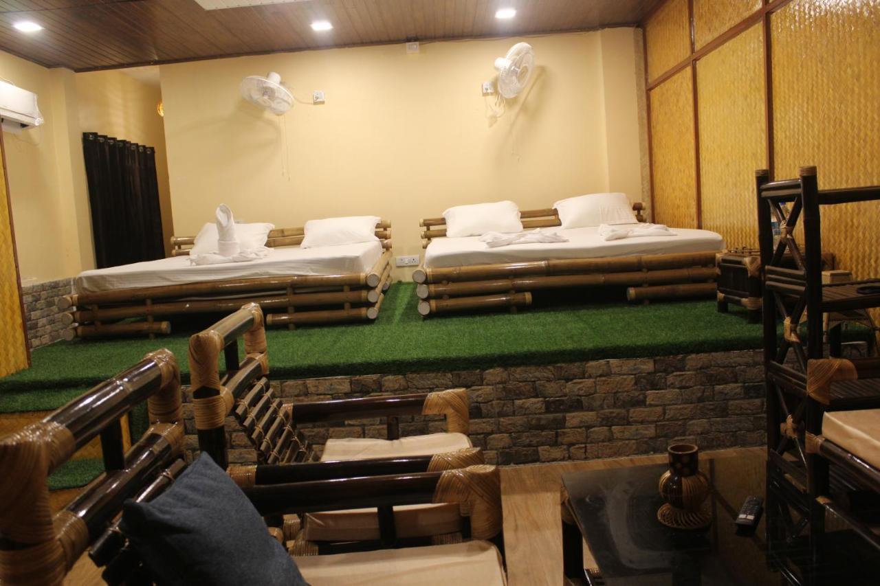 Tusker Tea County Hotell Chālsa Eksteriør bilde